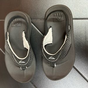 Selling these kids size 3/4 Reef sandals